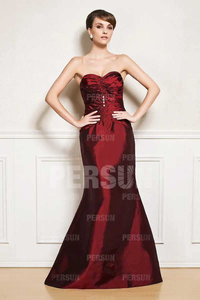 Robe longue en taffetas froncée au bustier